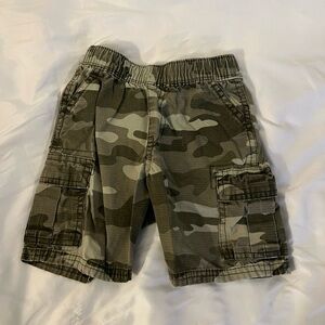 The Children’s Place Camo Cargo Shorts - 2T
